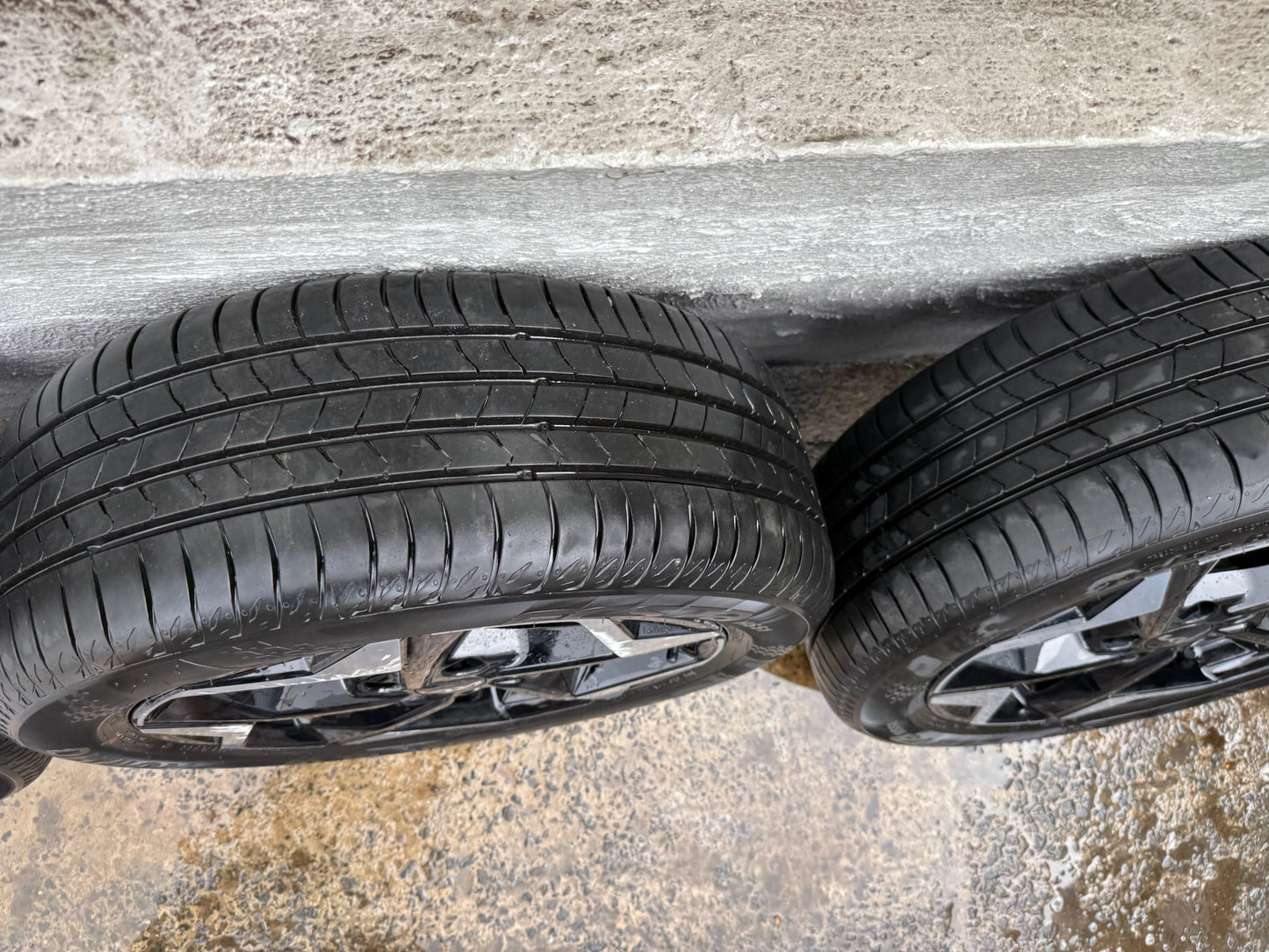 Kia Seltos 17” Alloy Wheels with Good Tyres