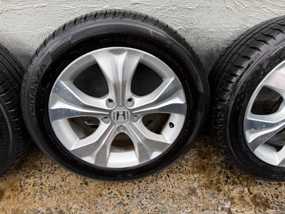 Honda CR-V 17” Alloy Wheels with Excellent Tyres