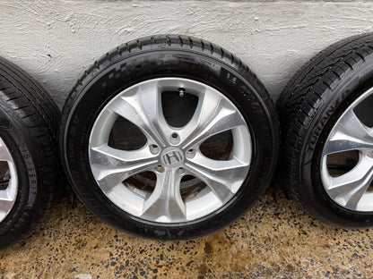 Honda CR-V 17” Alloy Wheels with Excellent Tyres