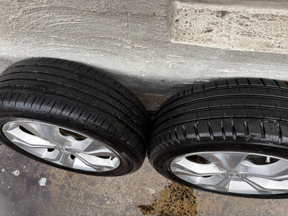 Honda CR-V 17” Alloy Wheels with Excellent Tyres