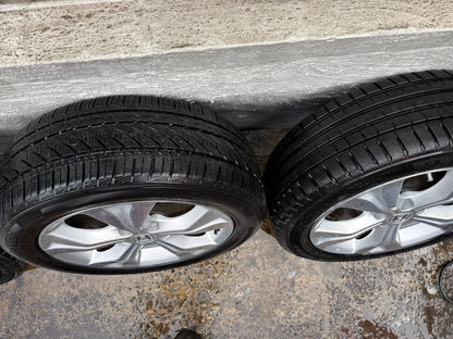 Honda CR-V 17” Alloy Wheels with Excellent Tyres