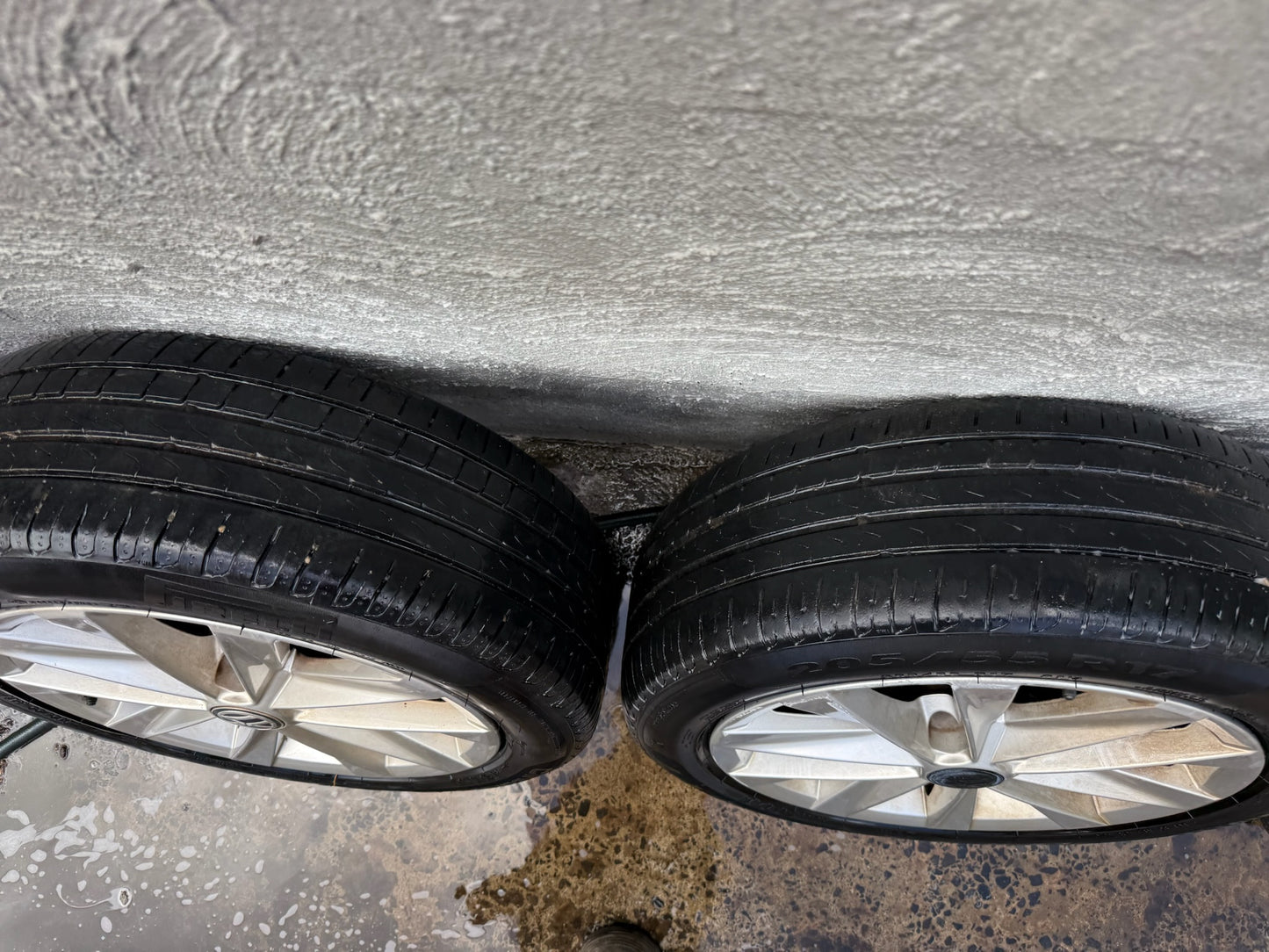 Volkswagen Golf 17” Alloy Wheels with Good Tyres