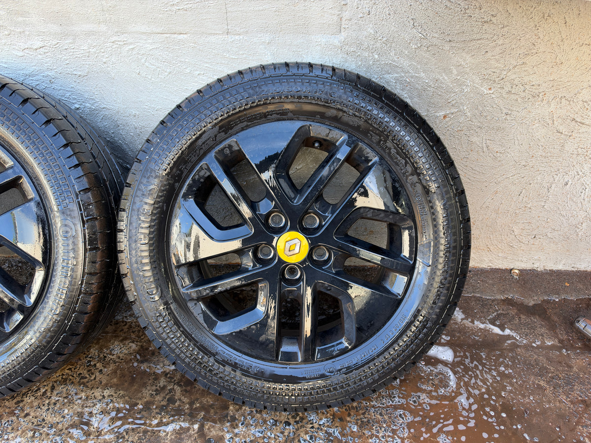 Renault Trafic 17” Alloy Wheels with Excellent Tyres