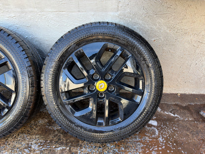 Renault Trafic 17” Alloy Wheels with Excellent Tyres