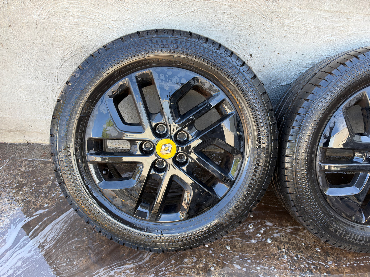 Renault Trafic 17” Alloy Wheels with Excellent Tyres