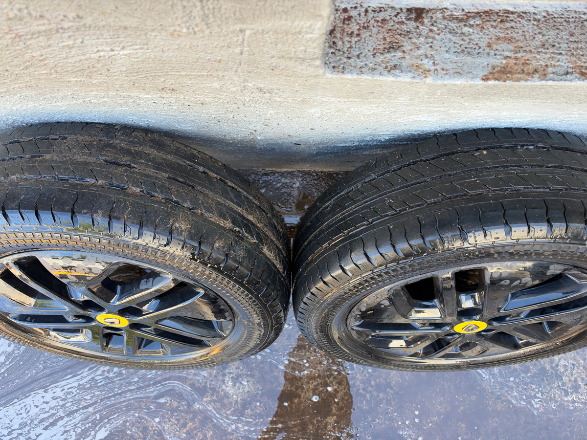 Renault Trafic 17” Alloy Wheels with Excellent Tyres
