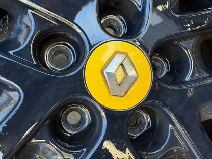 Renault Trafic 17” Alloy Wheels with Excellent Tyres
