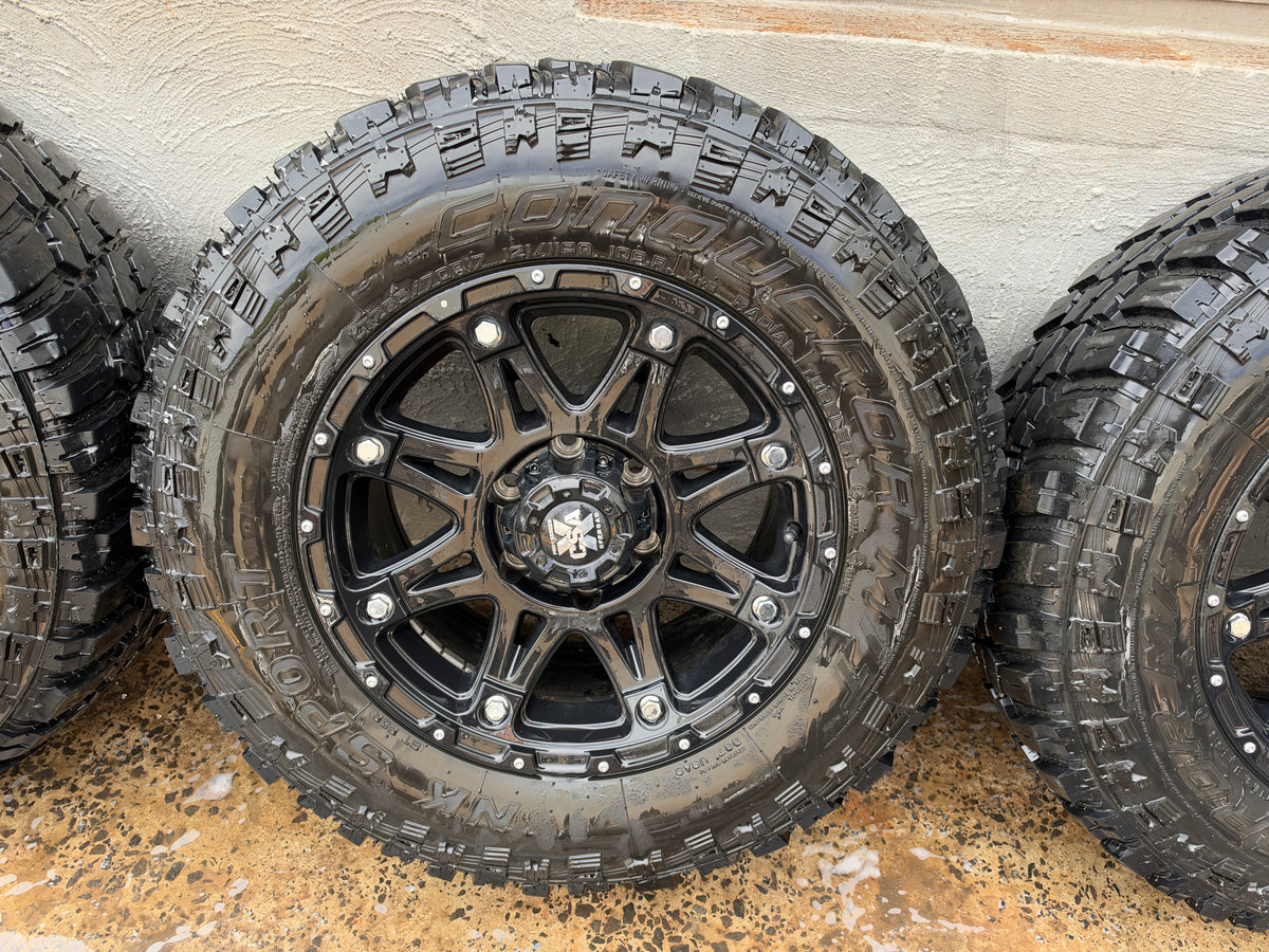 CSA Black Alloy Wheels on 32" Mud Tyres