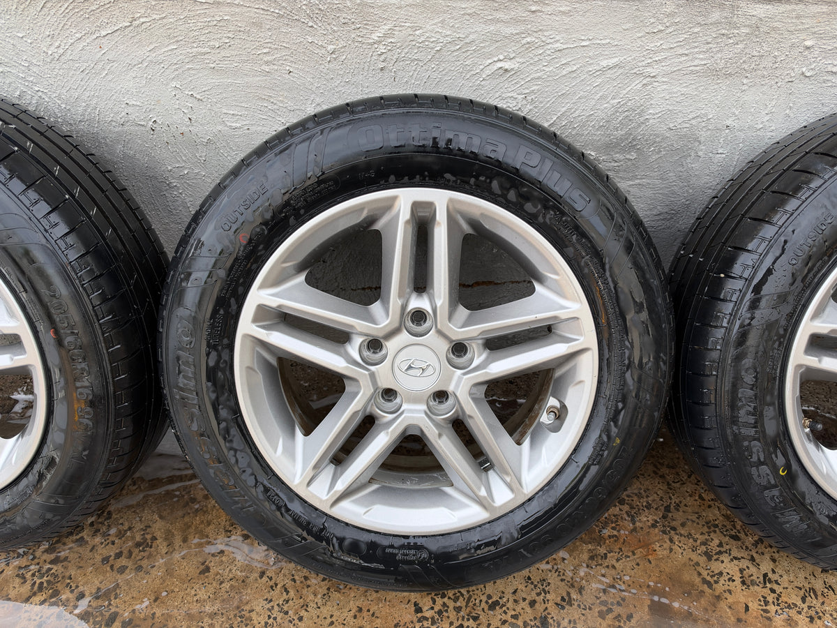 Hyundai Kona 16” Alloy Wheels with Like New Tyres