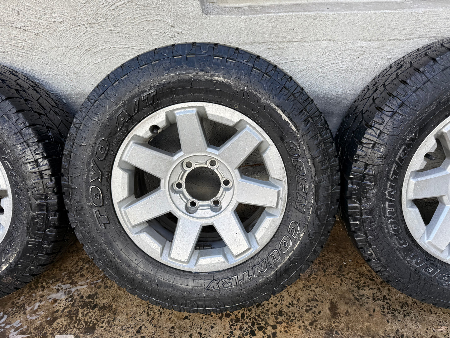 Toyota FJ Cruiser 17” Alloy Wheels with Excellent Tyres