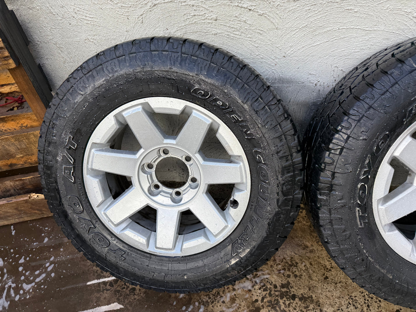 Toyota FJ Cruiser 17” Alloy Wheels with Excellent Tyres