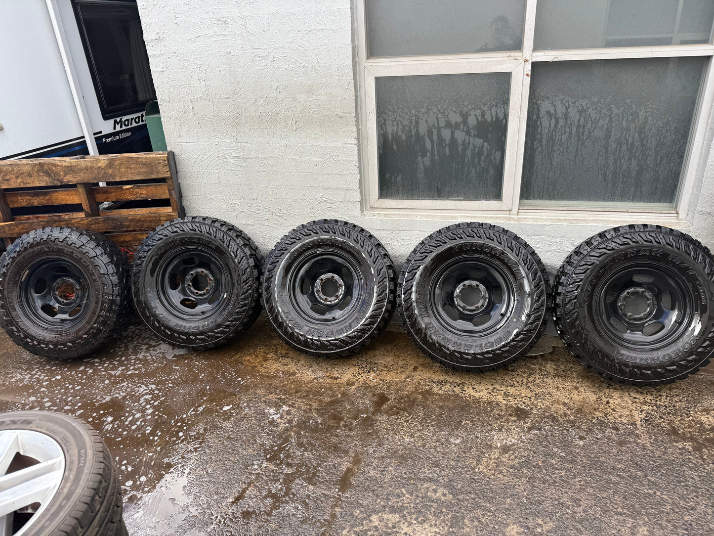Yokohama Geolander 33” M/T Tyres on 6 Stud Rims Set Of 5