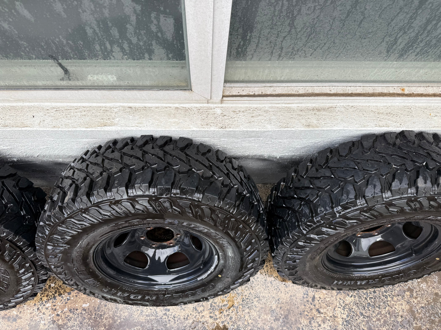 Yokohama Geolander 33” M/T Tyres on 6 Stud Rims Set Of 5