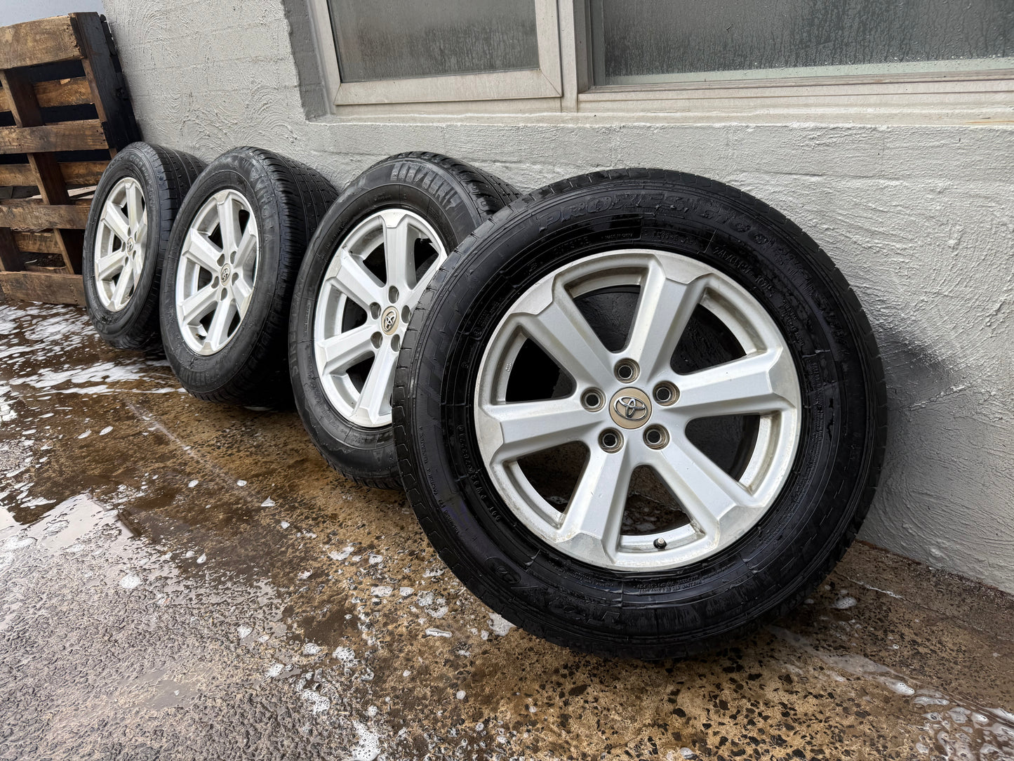 Toyota Kluger 17” Alloy Wheels with Very Good Tyres