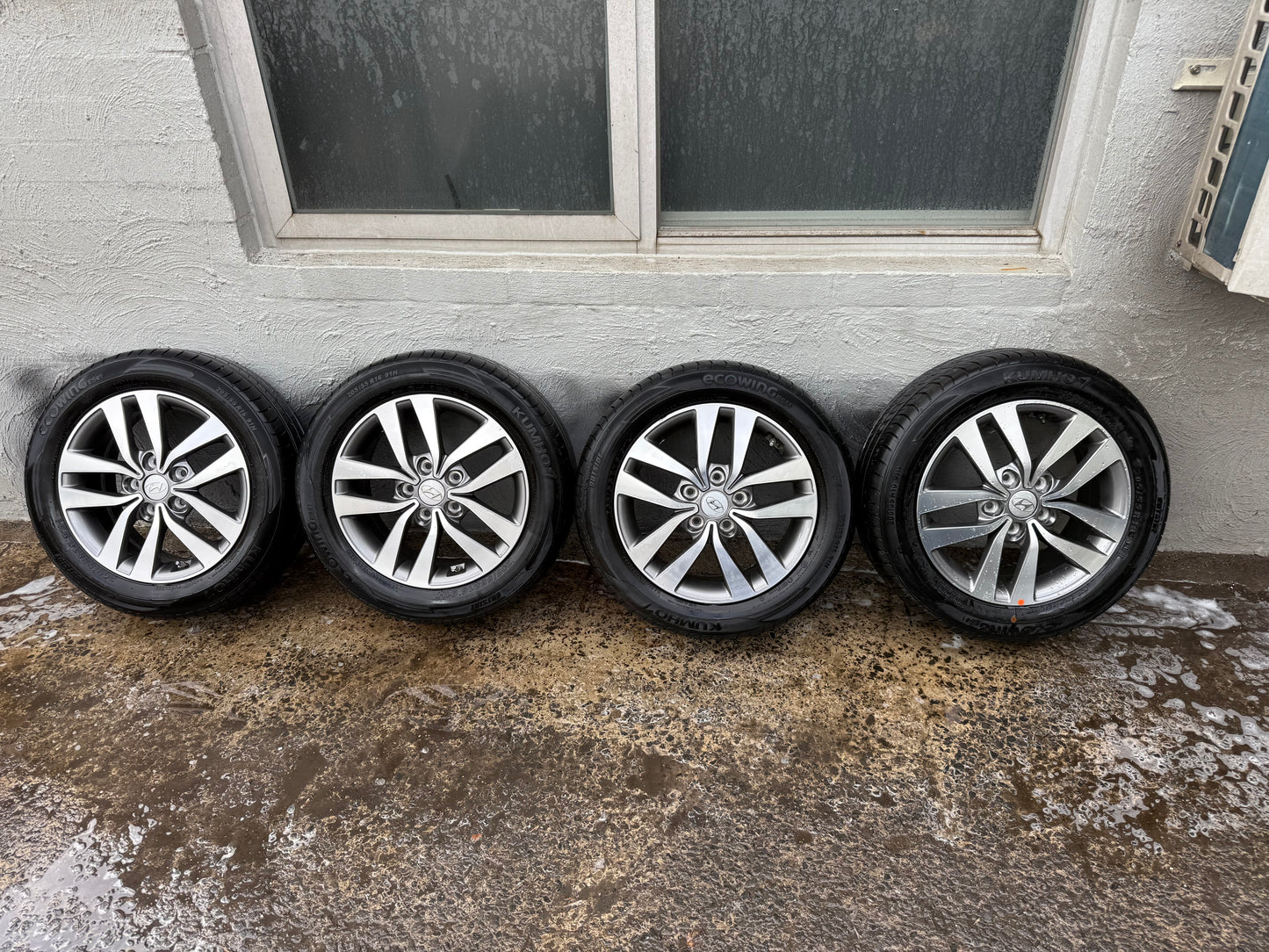 Hyundai i30 16” Alloy Wheels with Very Good Tyres