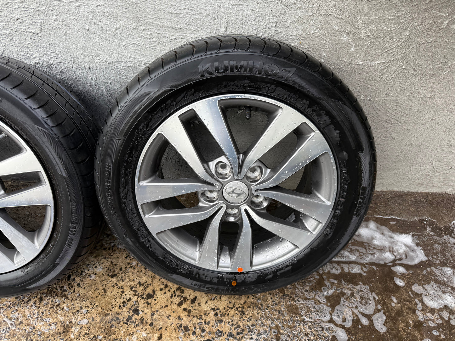Hyundai i30 16” Alloy Wheels with Very Good Tyres