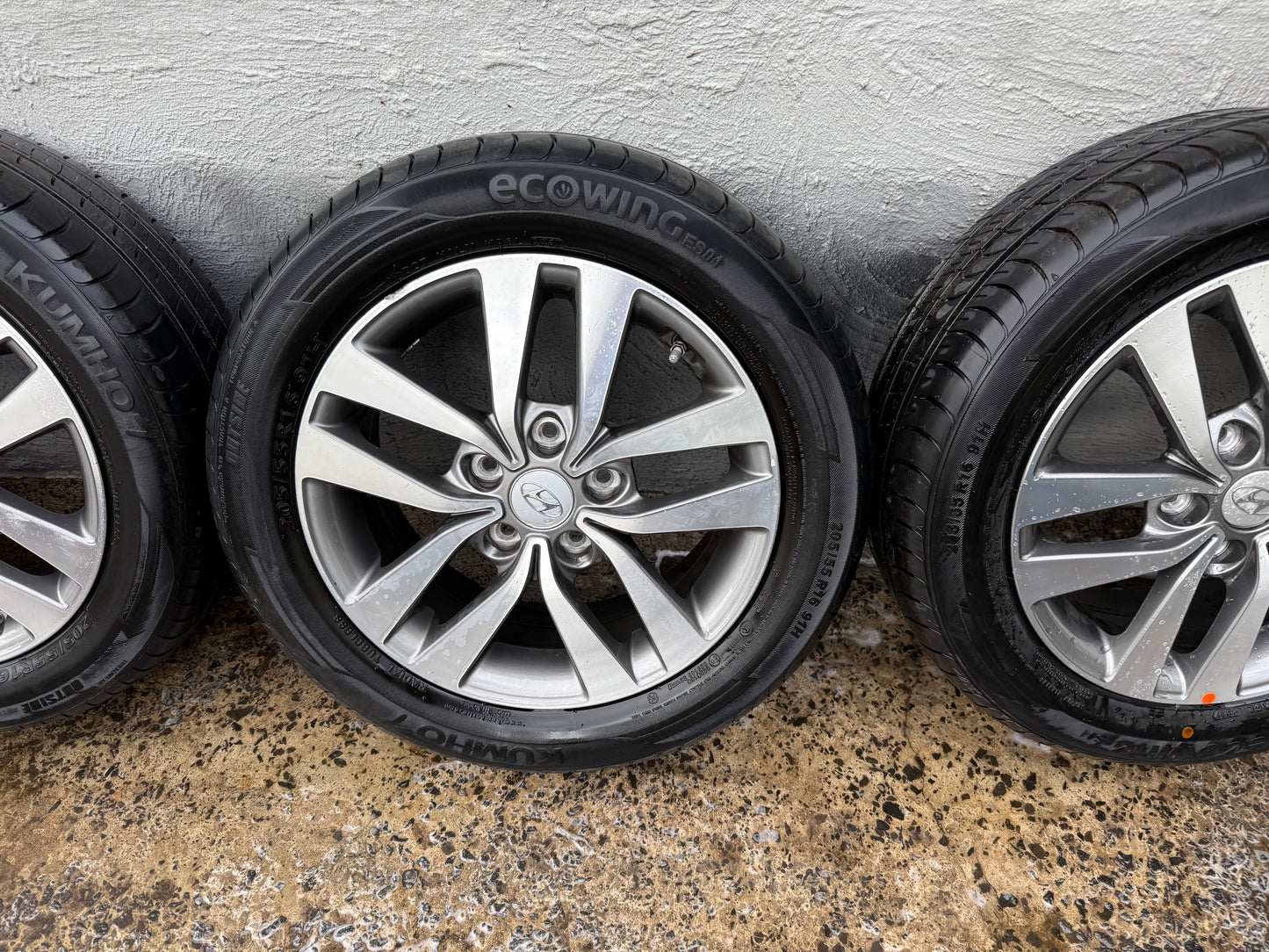 Hyundai i30 16” Alloy Wheels with Very Good Tyres