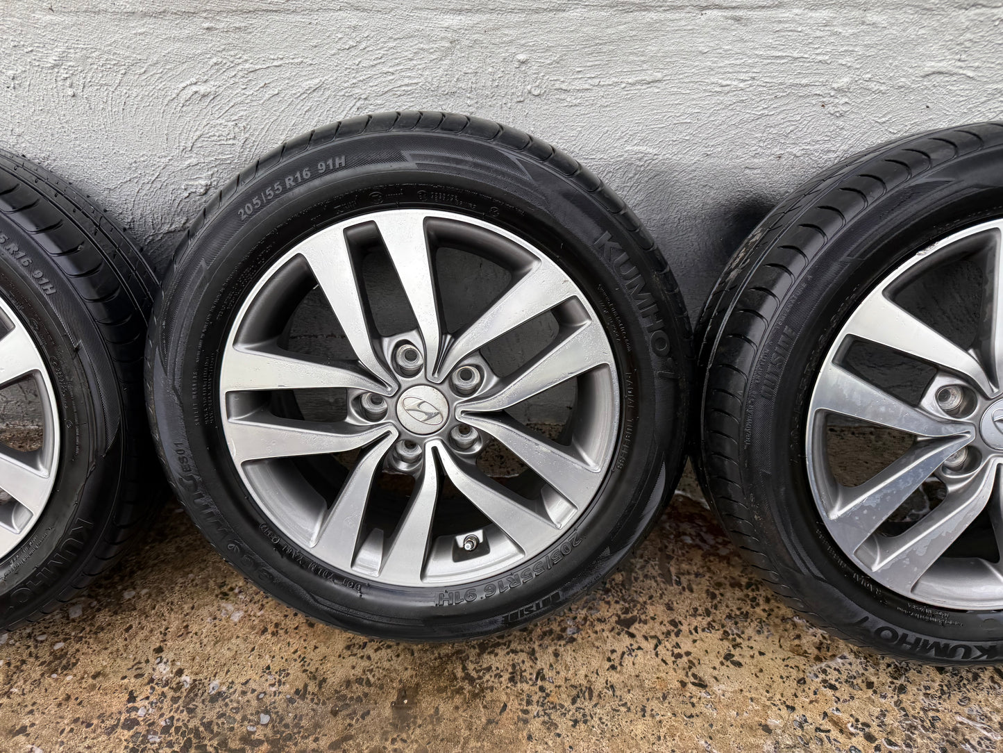 Hyundai i30 16” Alloy Wheels with Very Good Tyres