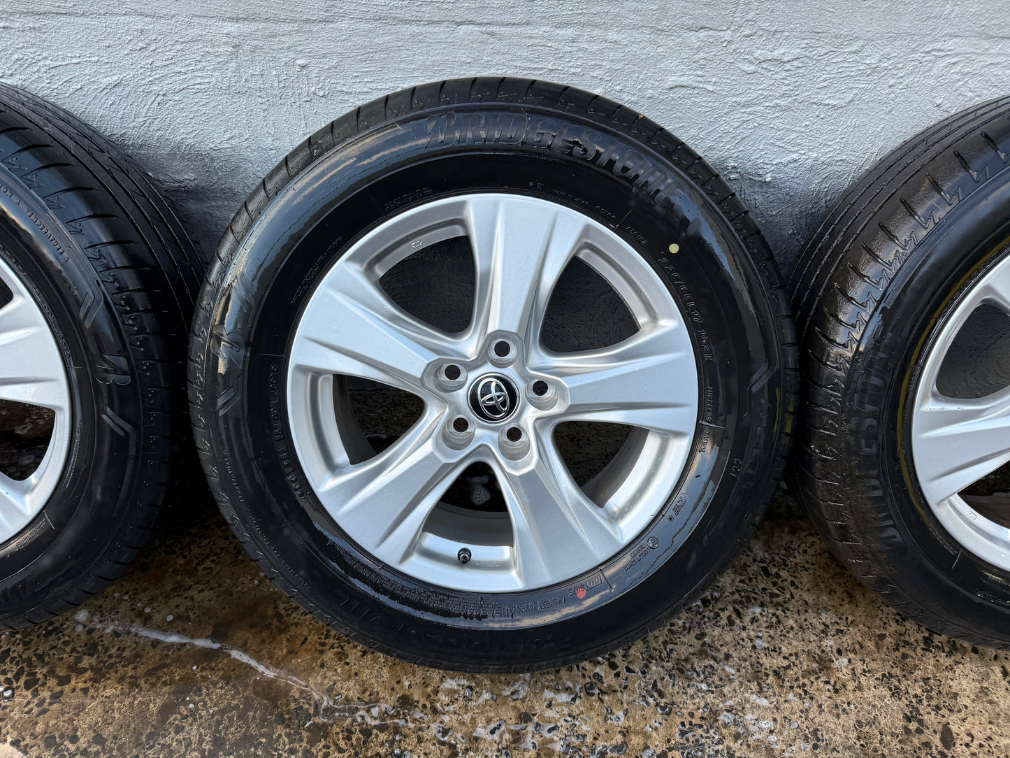 Toyota RAV4 17” Alloy Wheels with Very Good Tyres