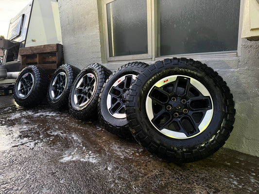 Jeep Gladiator/Rubicon/Wrangler 17” Alloy Wheels with Very Good Tyres Set of 5