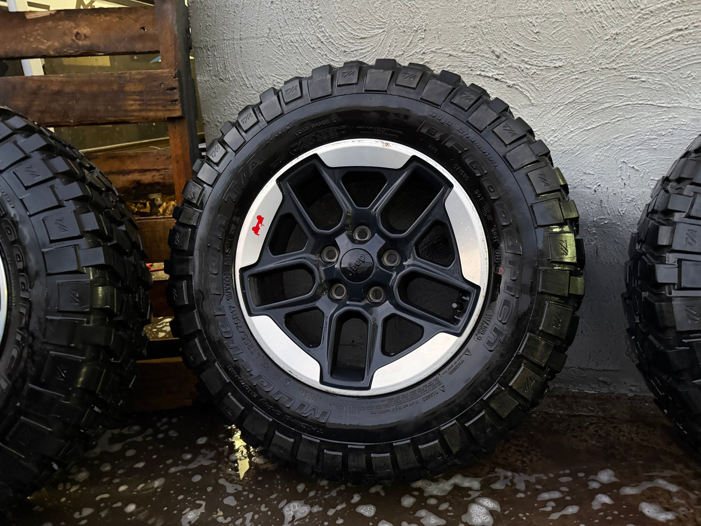 Jeep Gladiator/Rubicon/Wrangler 17” Alloy Wheels with Very Good Tyres Set of 5
