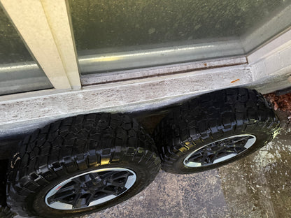 Jeep Gladiator/Rubicon/Wrangler 17” Alloy Wheels with Very Good Tyres Set of 5
