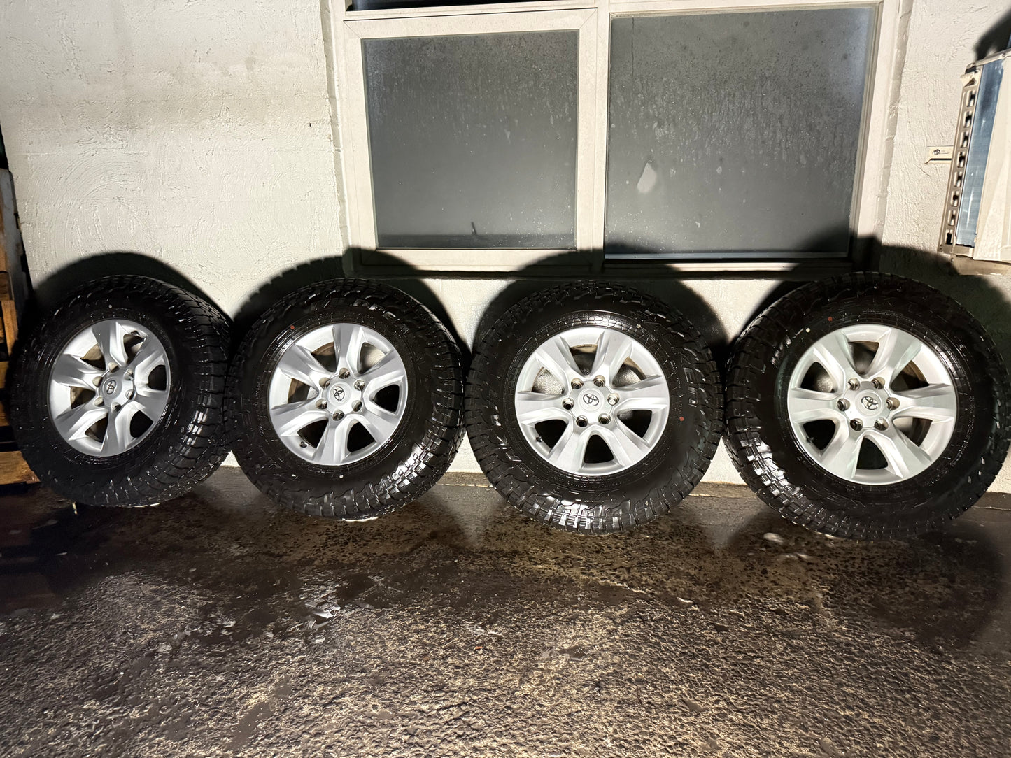 Toyota Prado/Hilux 17” Alloy Wheels with Very Good Tyres