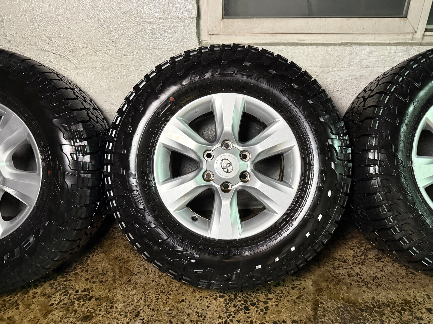 Toyota Prado/Hilux 17” Alloy Wheels with Very Good Tyres