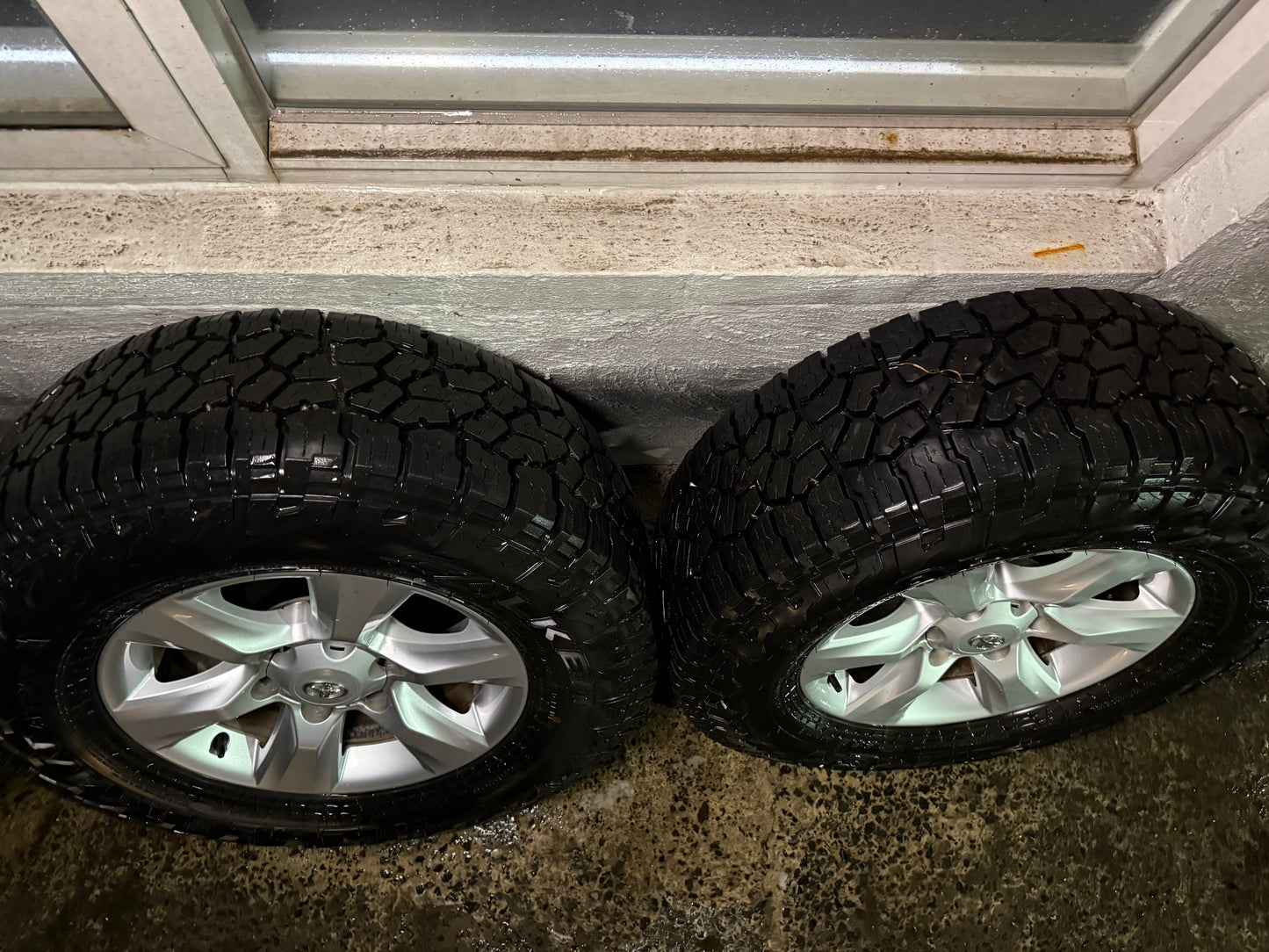 Toyota Prado/Hilux 17” Alloy Wheels with Very Good Tyres