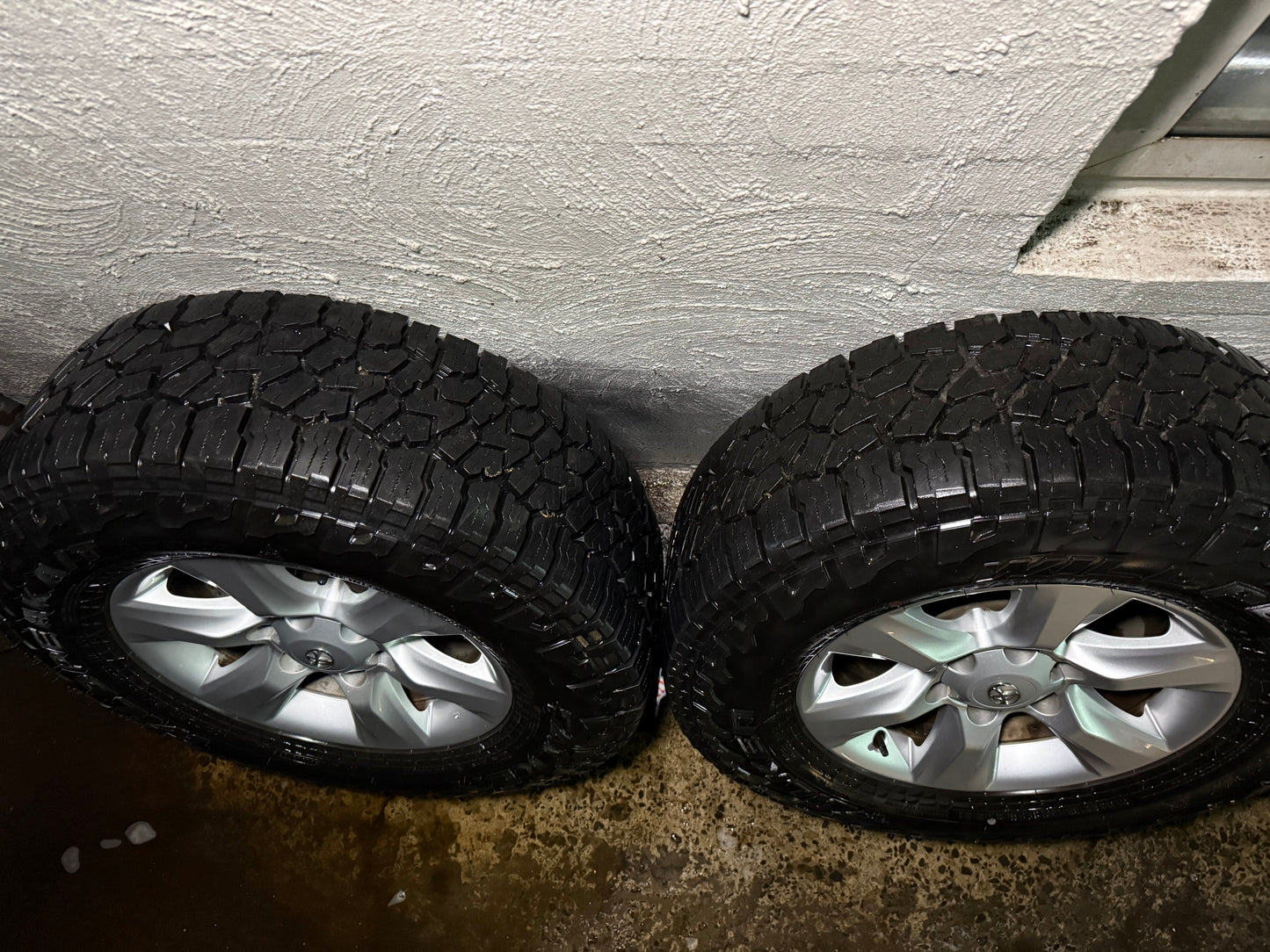 Toyota Prado/Hilux 17” Alloy Wheels with Very Good Tyres