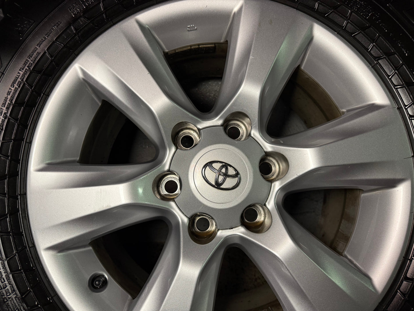 Toyota Prado/Hilux 17” Alloy Wheels with Very Good Tyres