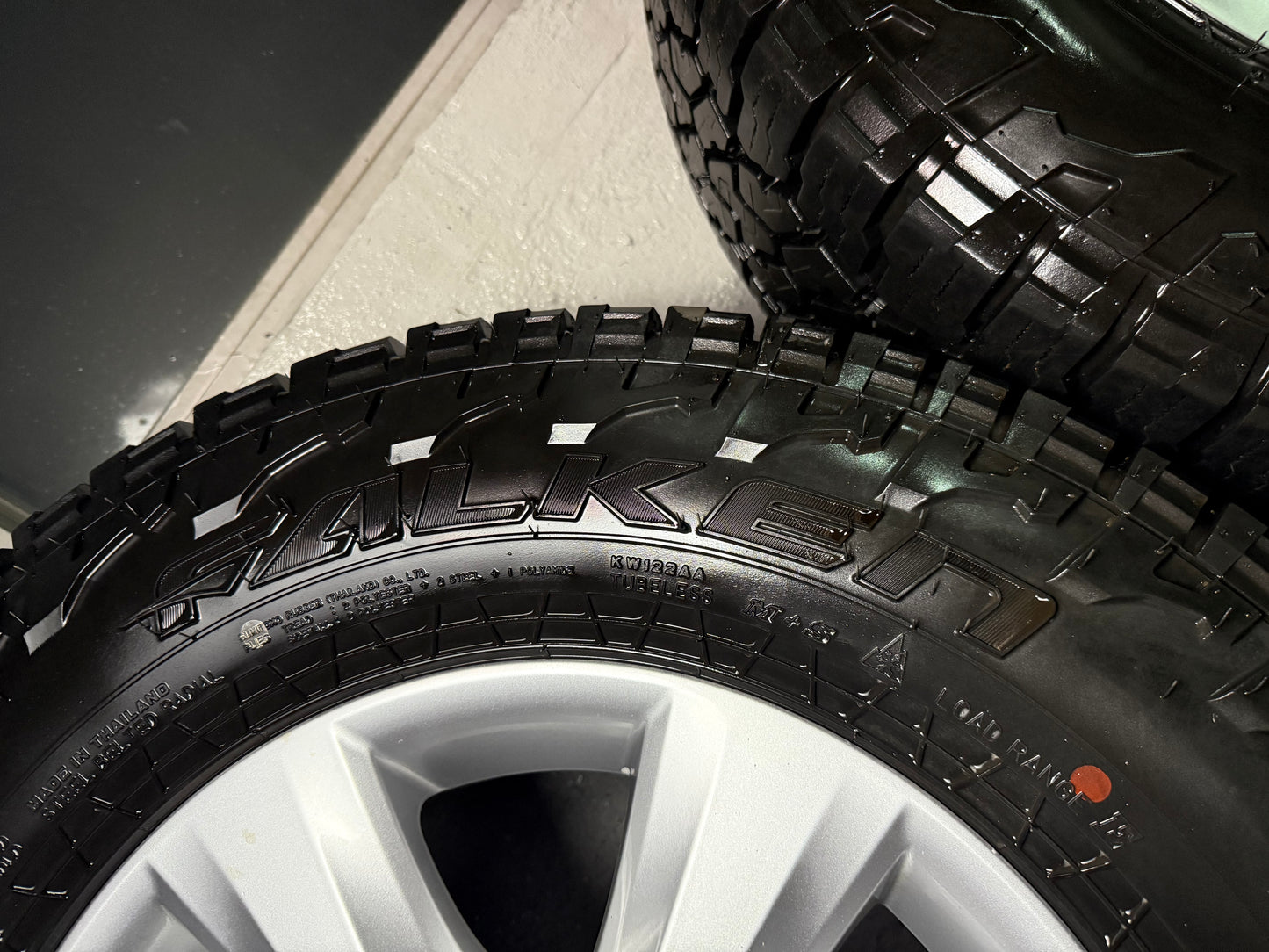 Toyota Prado/Hilux 17” Alloy Wheels with Very Good Tyres