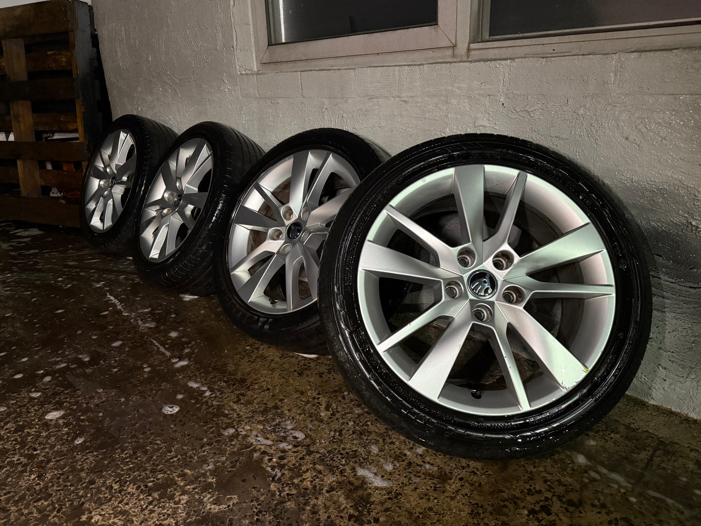 Skoda Octavia 17” Alloy Wheels with Good Tyres