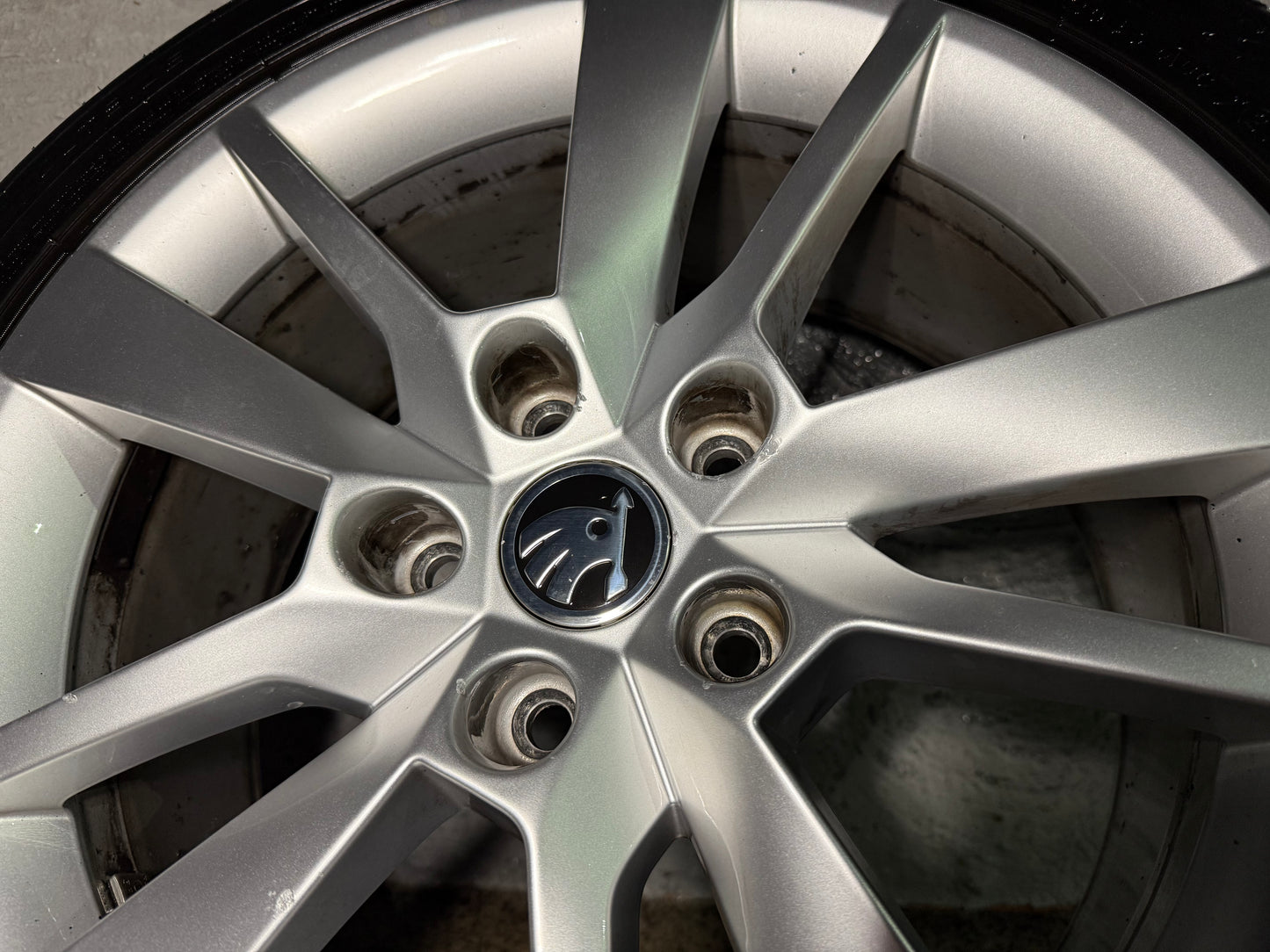 Skoda Octavia 17” Alloy Wheels with Good Tyres