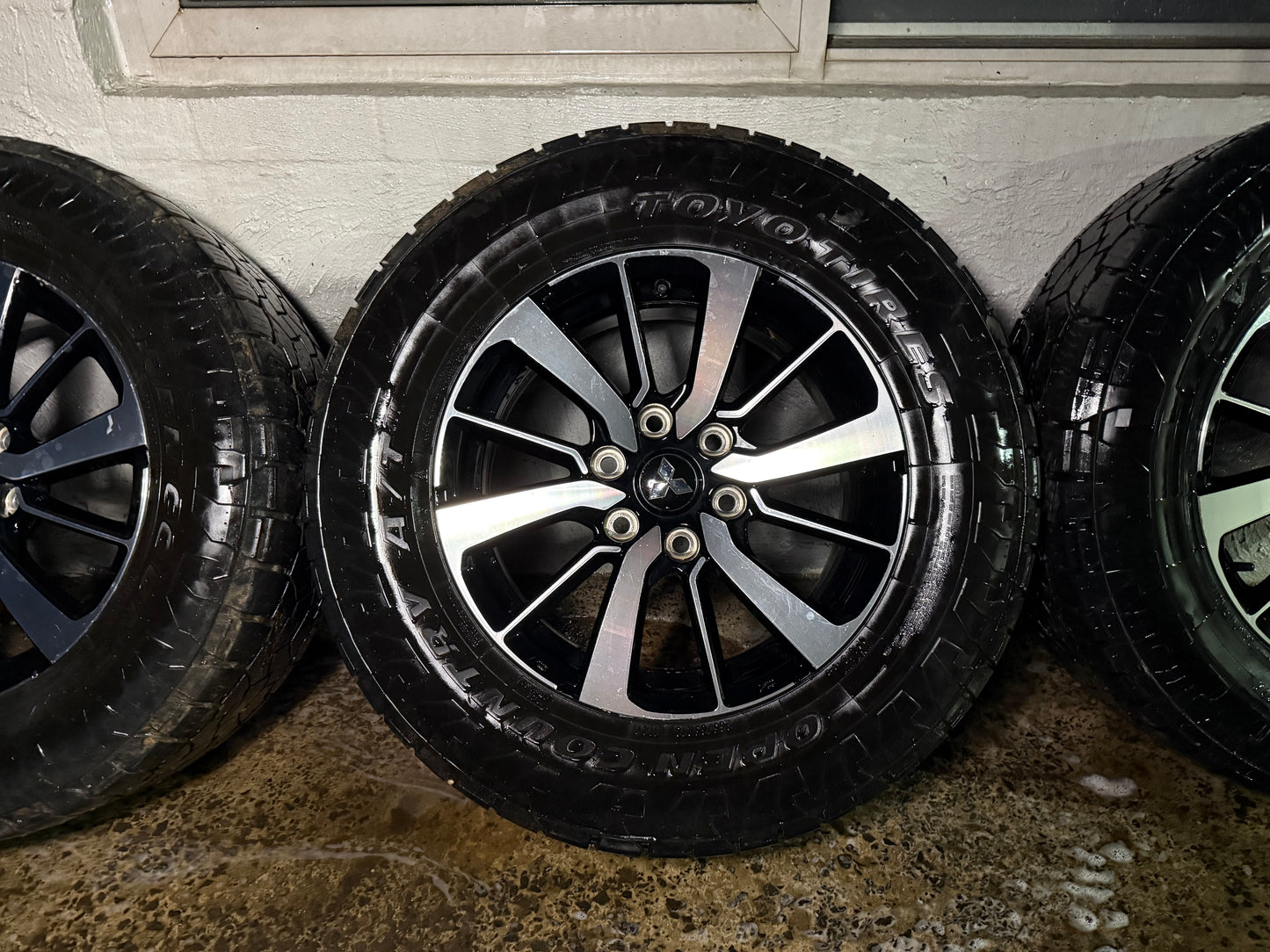 Mitsubishi Triton/Pajero 18” Alloy Wheels with Toyo Tyres