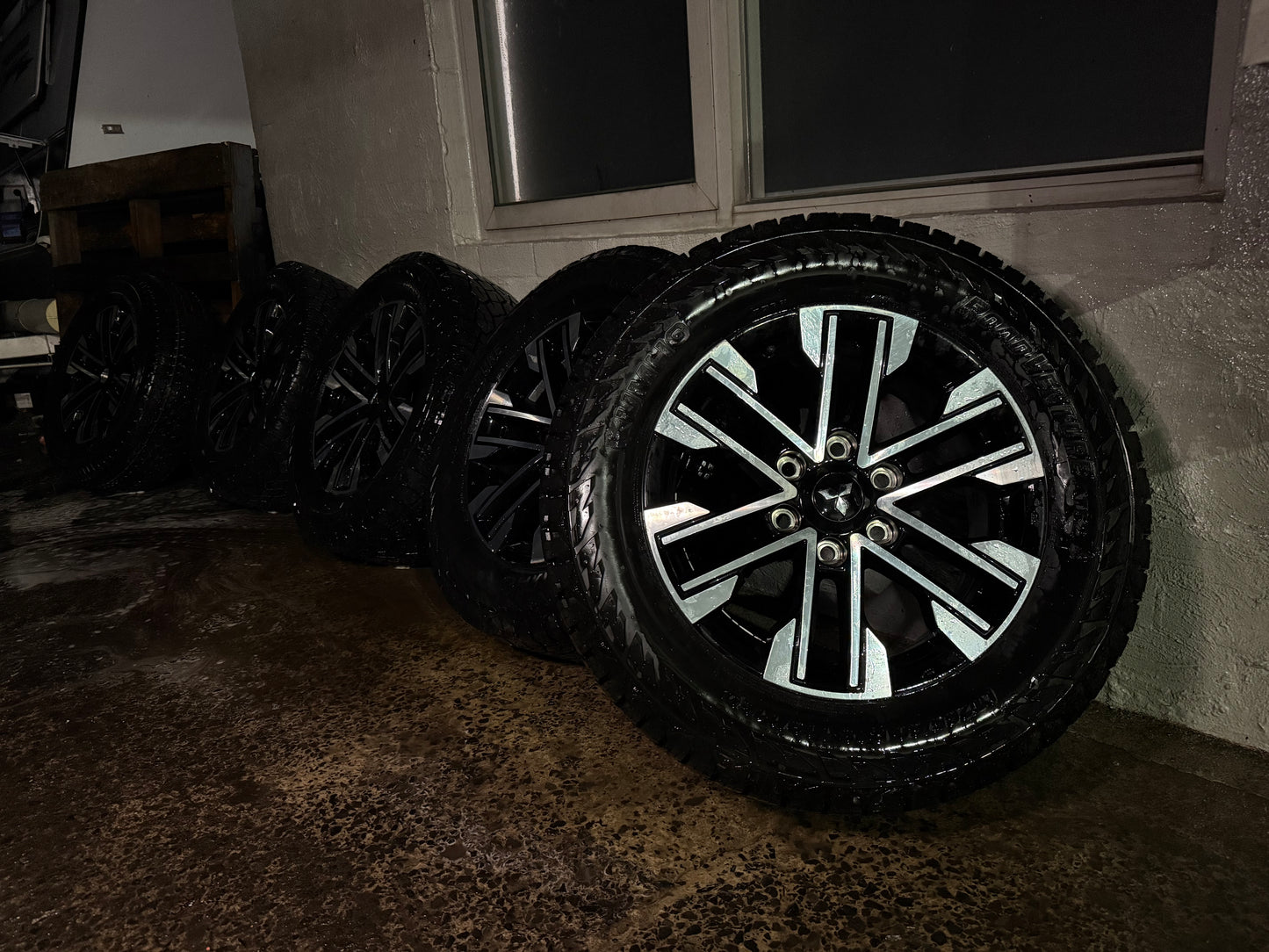 Mitsubishi Triton 18” Alloy Wheels with Excellent Tyres