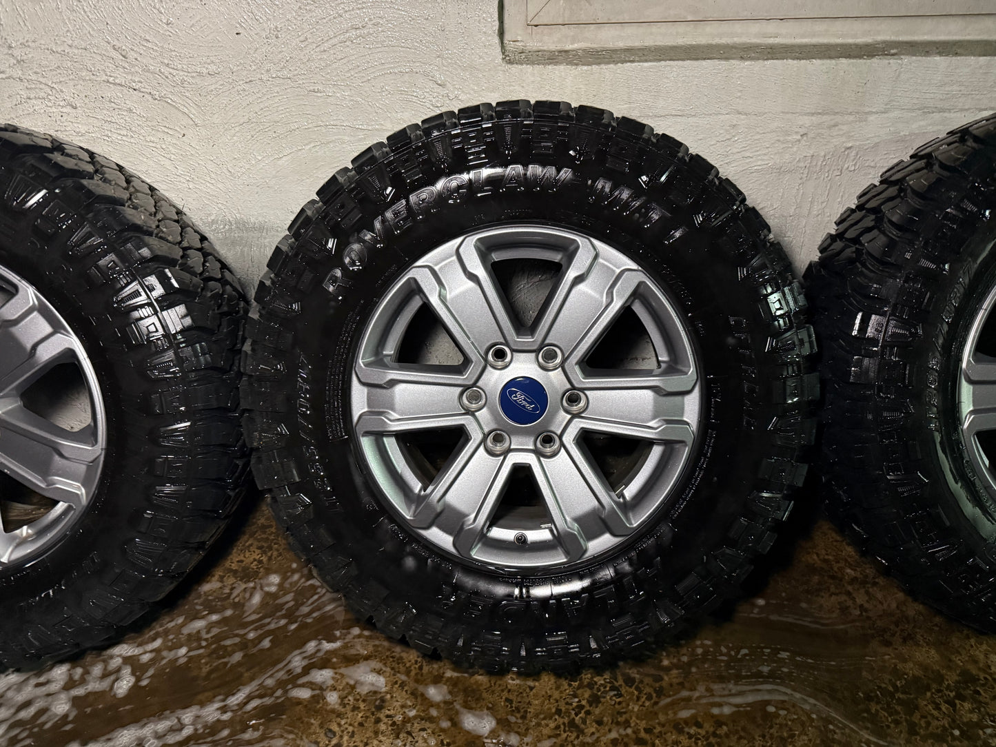 Ford Ranger 17” Alloy Wheels with 32” Mud Tyres