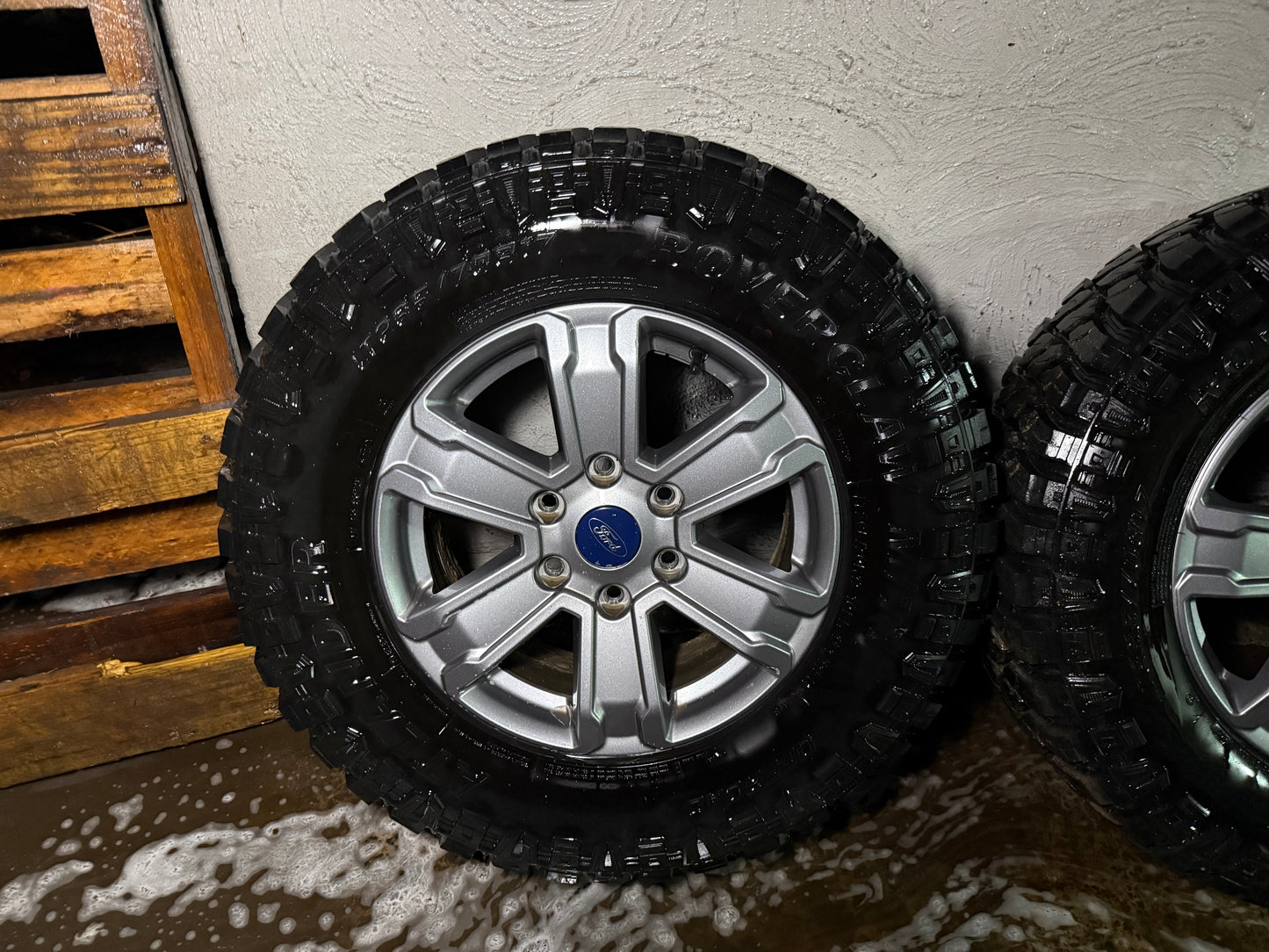 Ford Ranger 17” Alloy Wheels with 32” Mud Tyres
