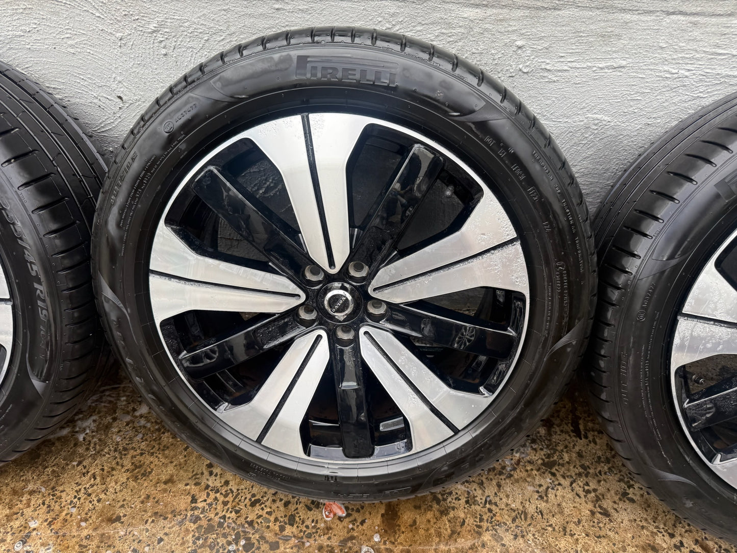 Volvo XC40 19” Staggered Alloy Wheels with Good Tyres