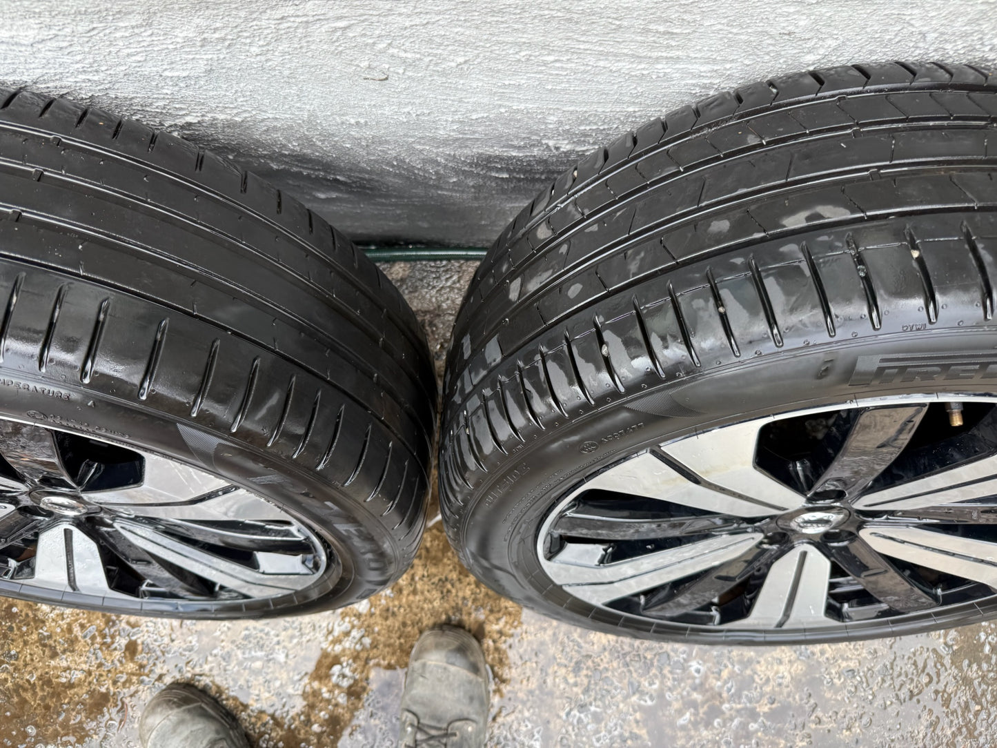 Volvo XC40 19” Staggered Alloy Wheels with Good Tyres