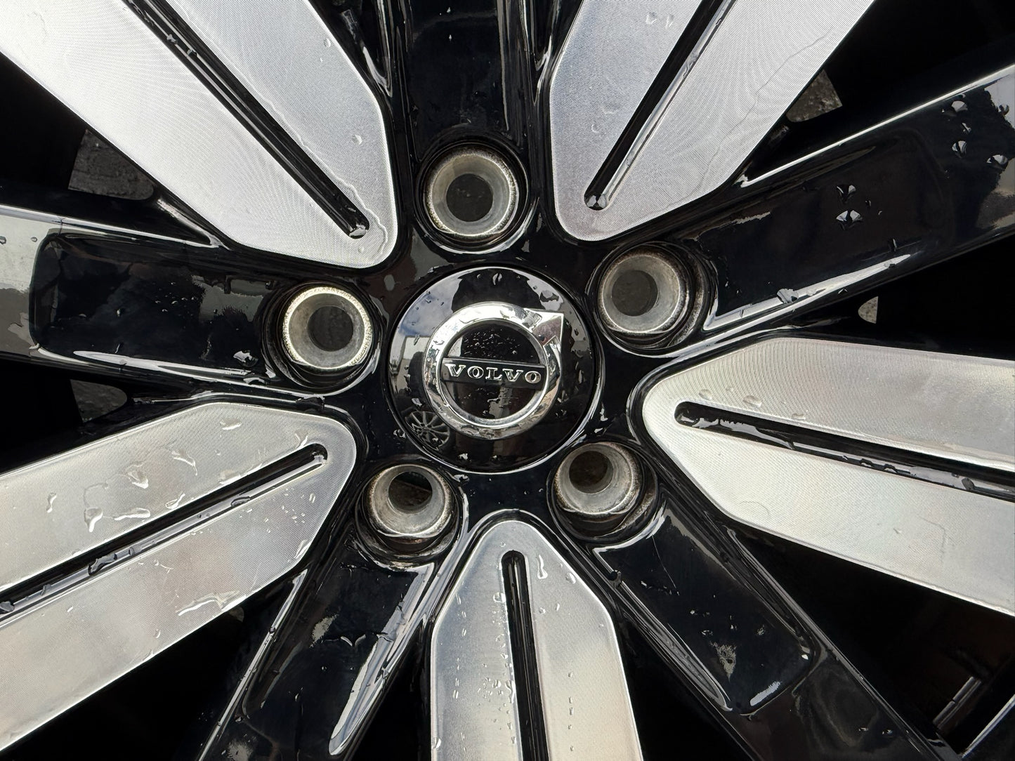 Volvo XC40 19” Staggered Alloy Wheels with Good Tyres