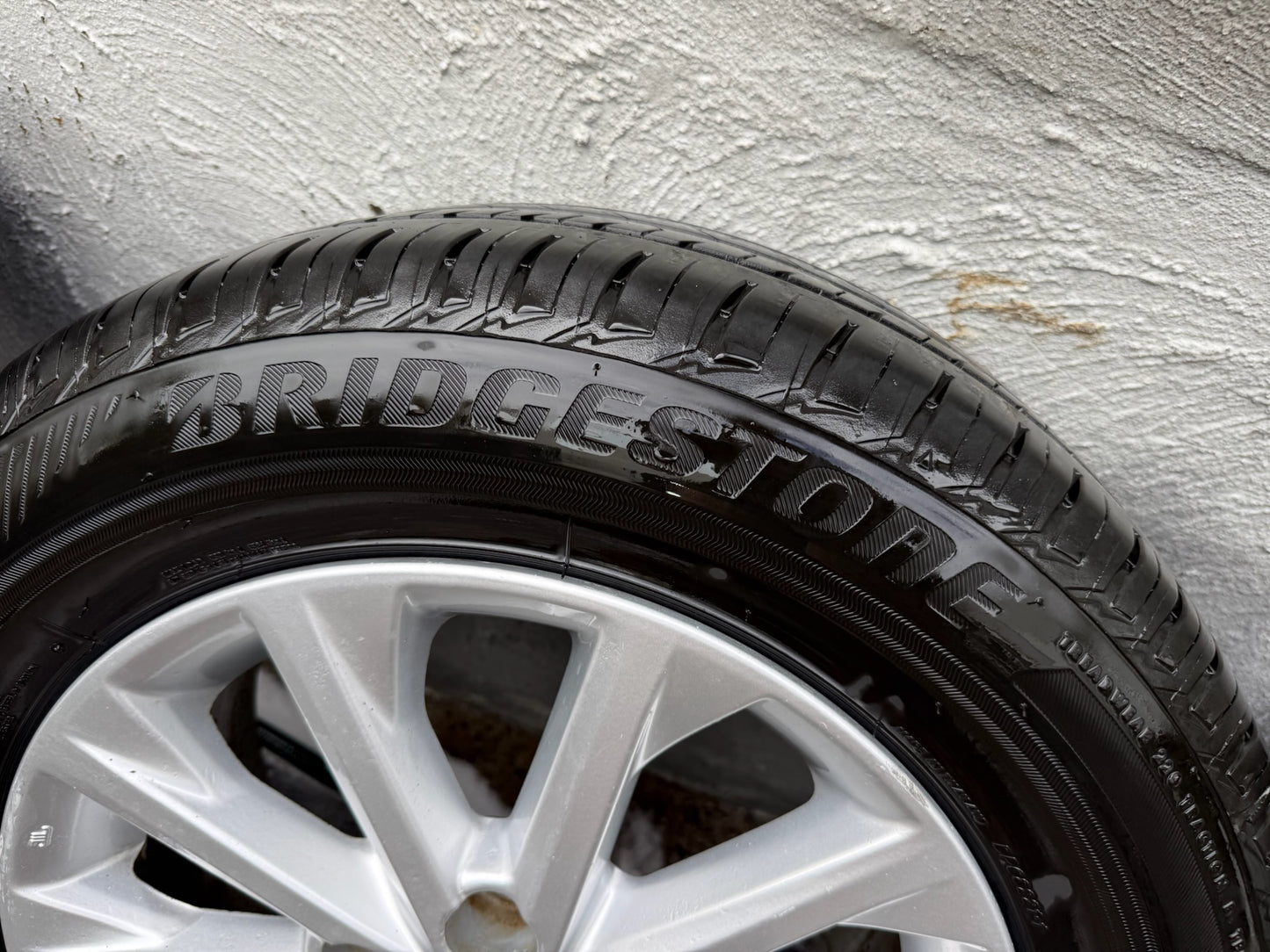 Toyota Camry 16” Alloy Wheels with Good Bridgestone Tyres