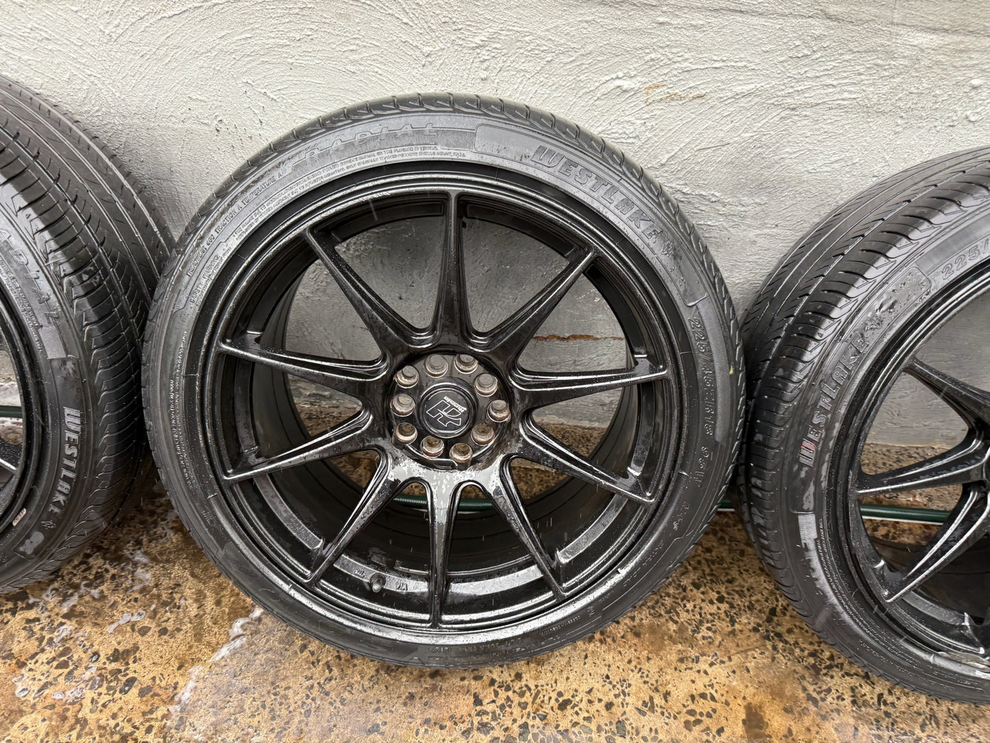 Hussla Multi-fit 18” Alloy Wheels with Tyres