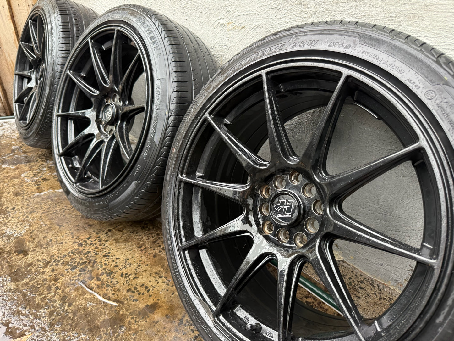 Hussla Multi-fit 18” Alloy Wheels with Tyres