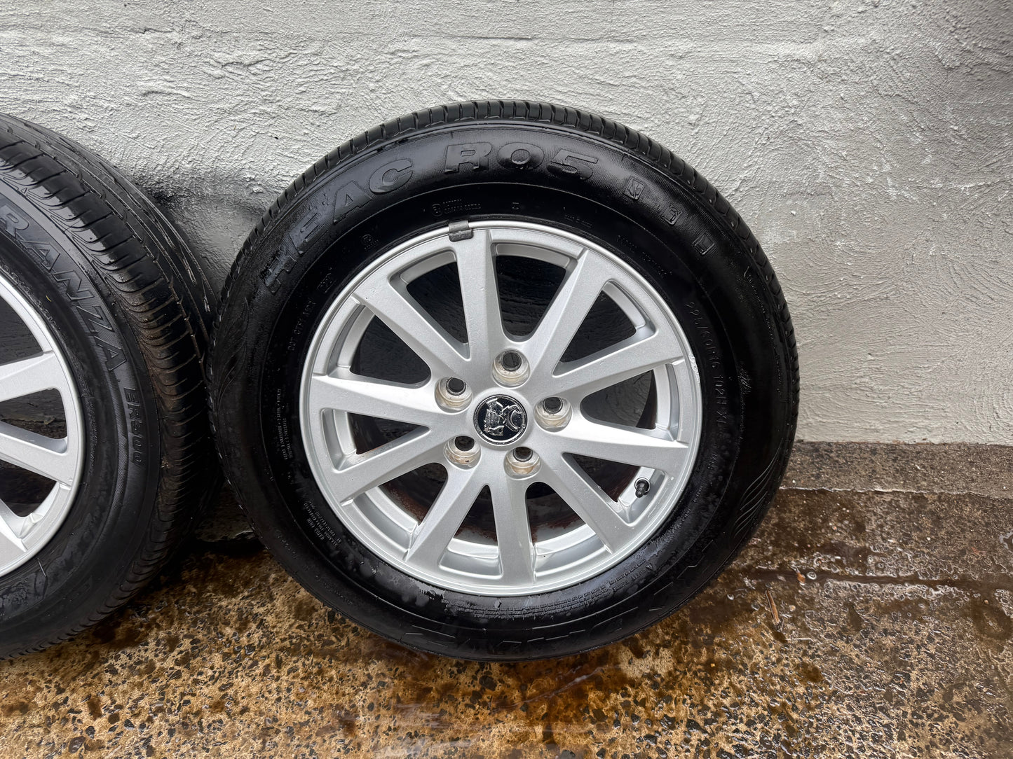 Holden Commodore VE/VF 16” Alloy Wheels with Excellent Tyres