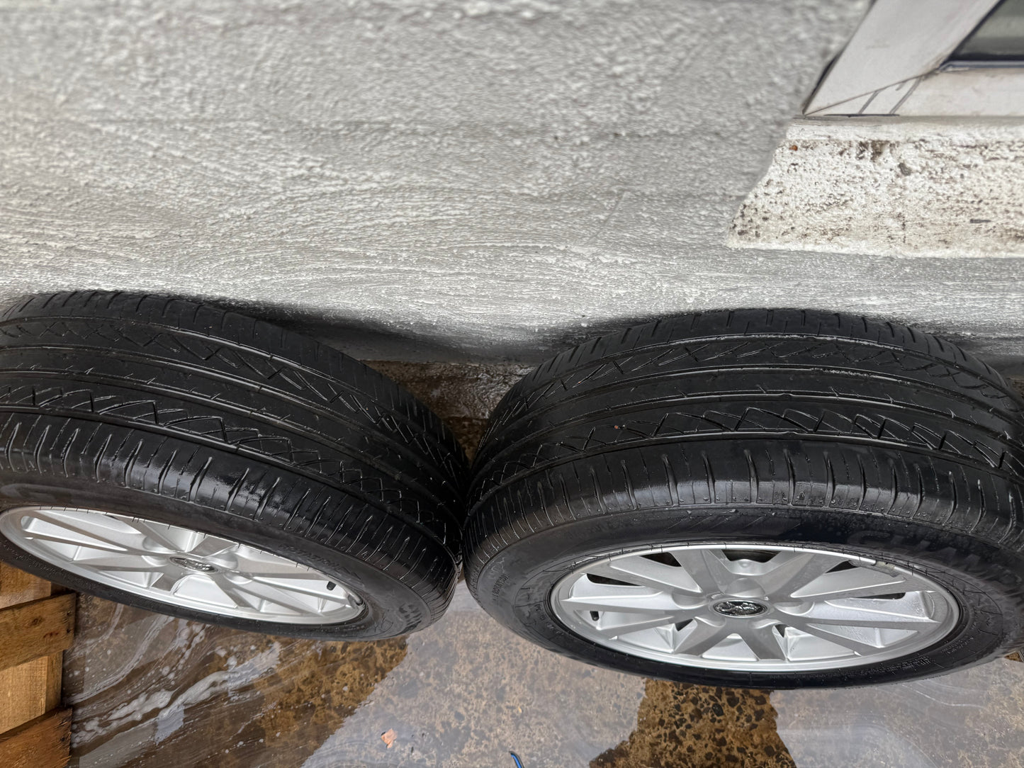 Holden Commodore VE/VF 16” Alloy Wheels with Excellent Tyres