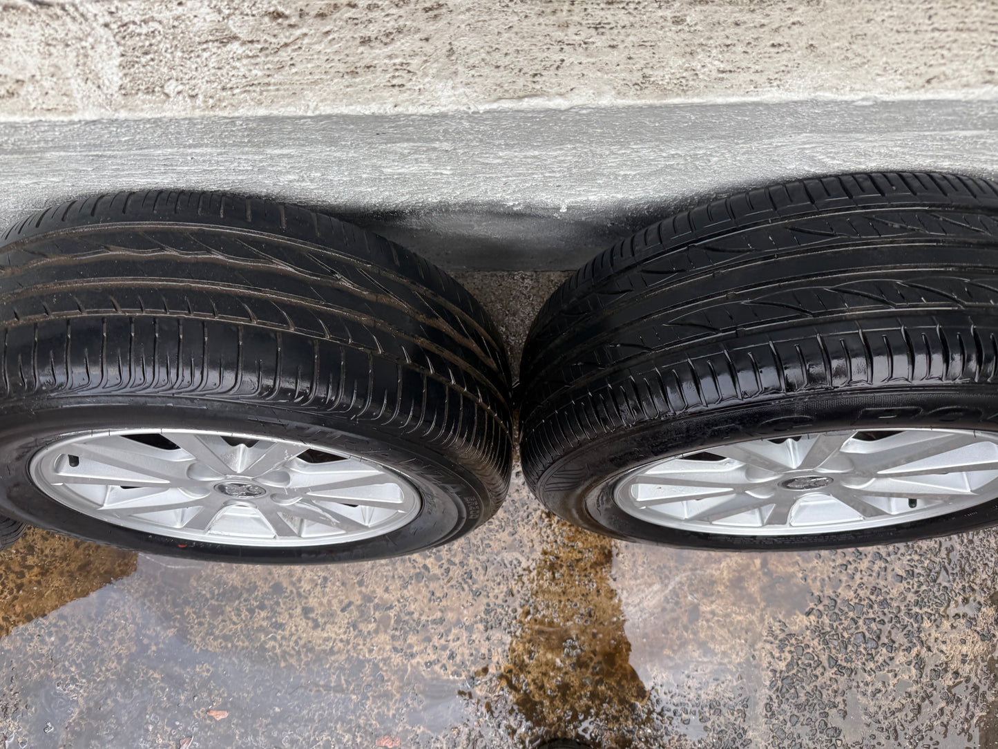 Holden Commodore VE/VF 16” Alloy Wheels with Excellent Tyres