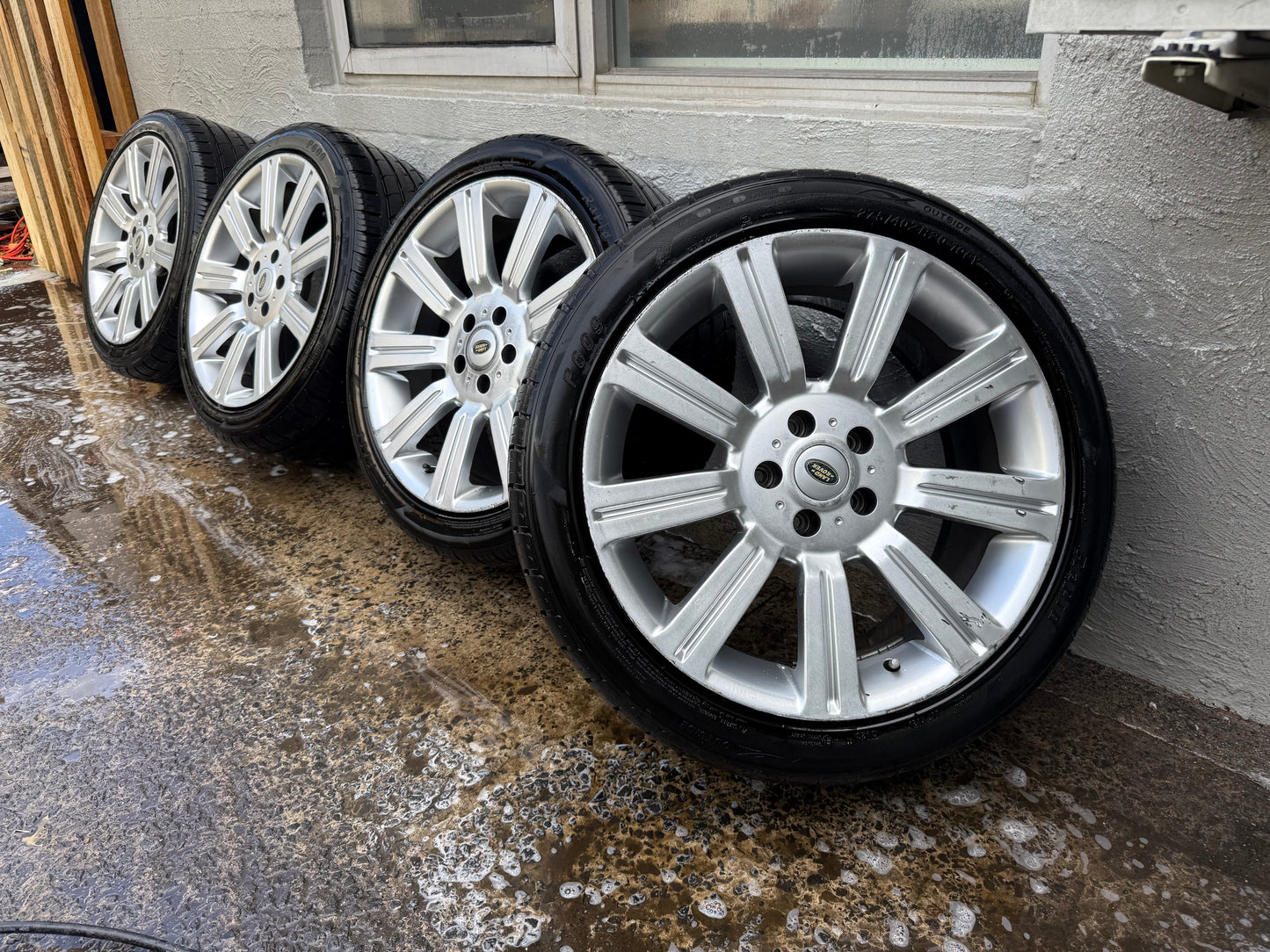 Land Rover Range Rover 20” Alloy Wheels with Good Tyres