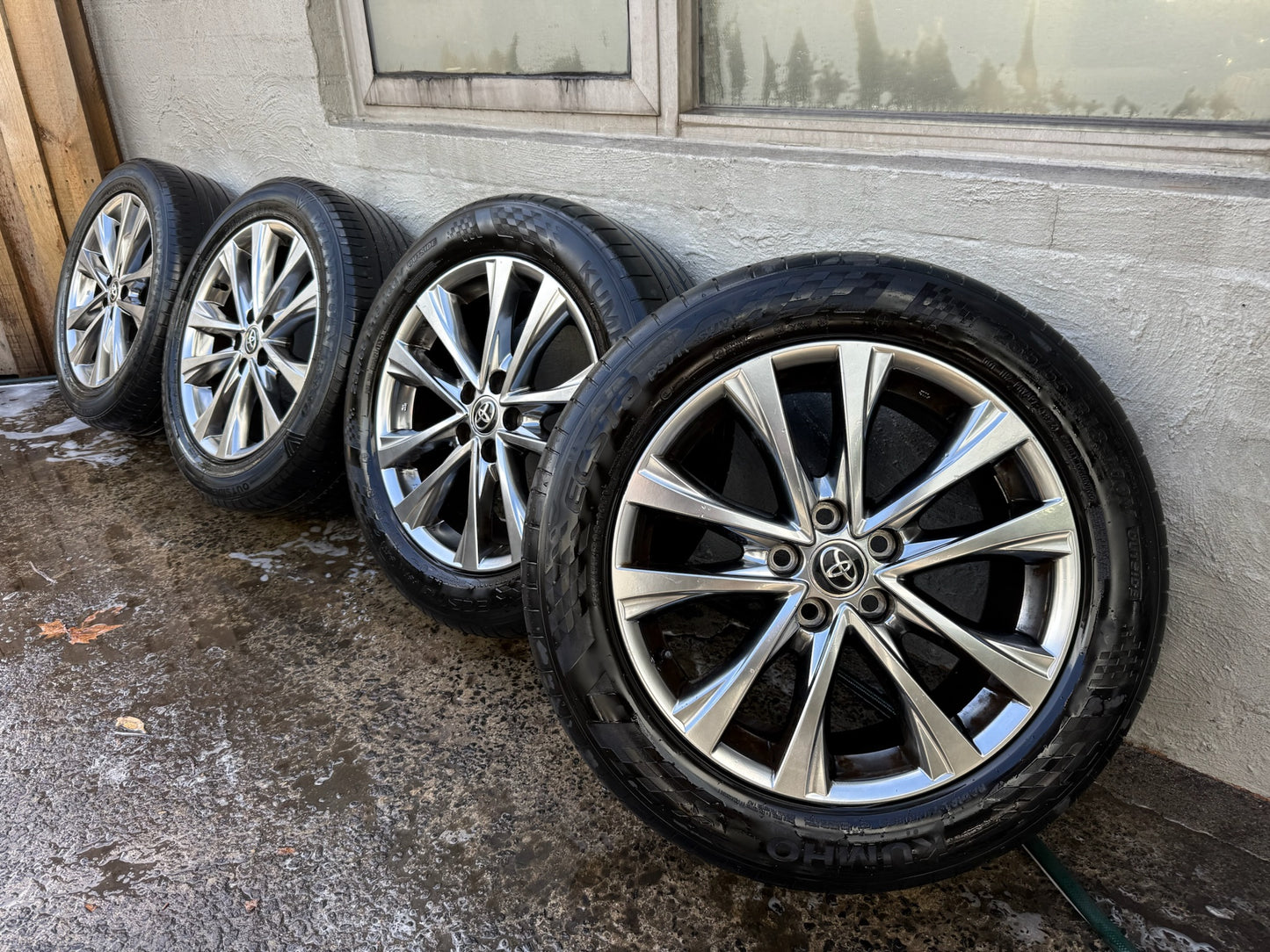 Toyota RAV4 18” Alloy Wheels with Tyres
