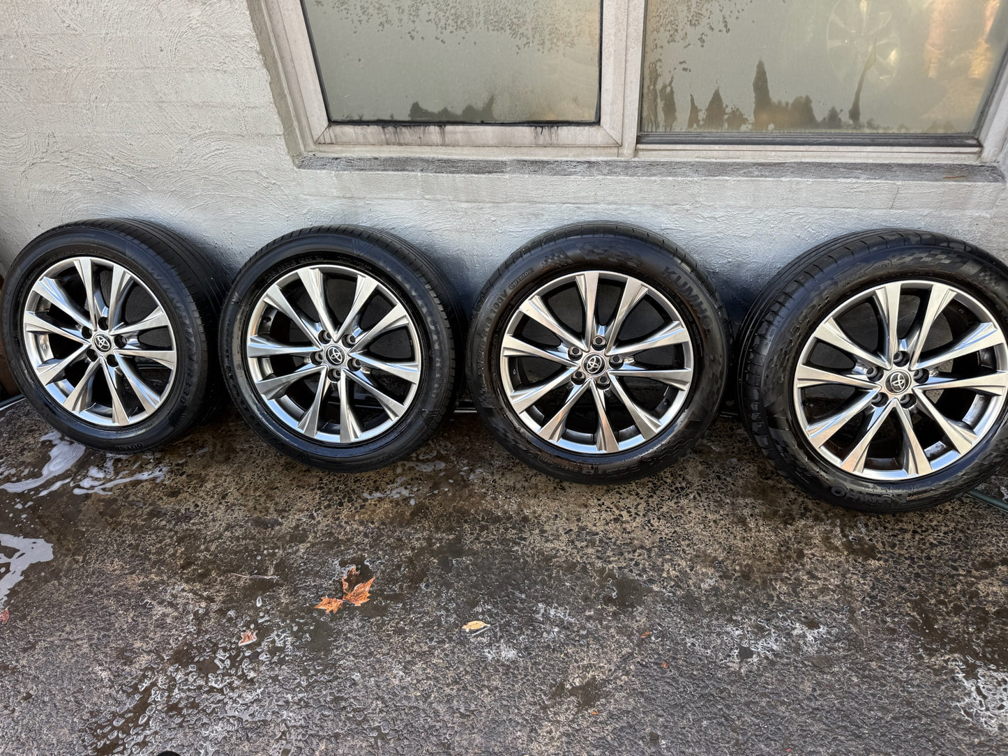 Toyota RAV4 18” Alloy Wheels with Tyres